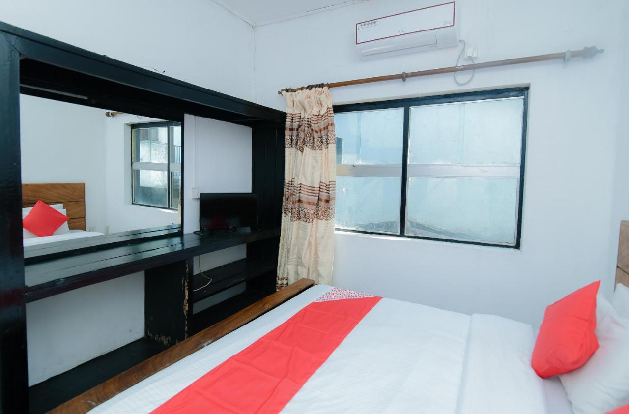 קנדי Oyo 479 Water Front Hotel מראה חיצוני תמונה