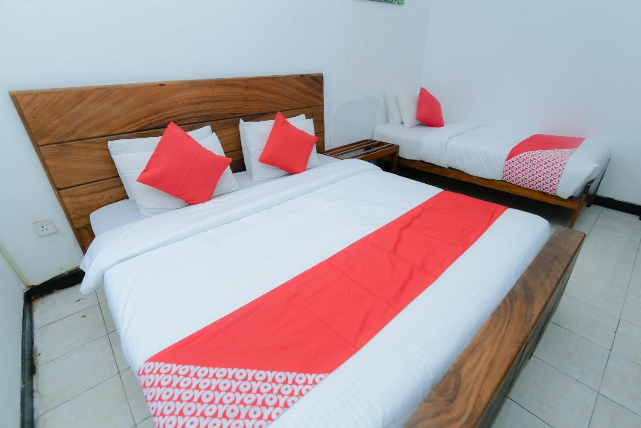 קנדי Oyo 479 Water Front Hotel מראה חיצוני תמונה